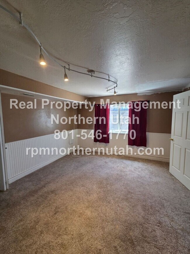 Building Photo - 2784 S 850 W