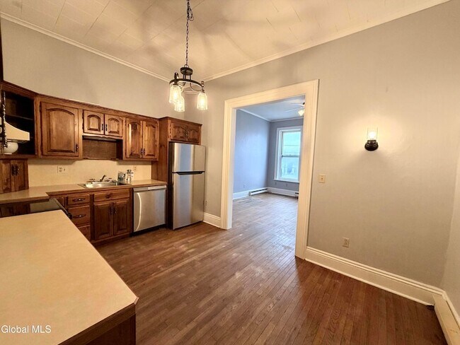 Building Photo - 10 W Main St