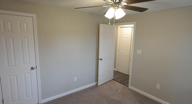 Building Photo - Beautifully Renovated Ranch-Style Home in ...