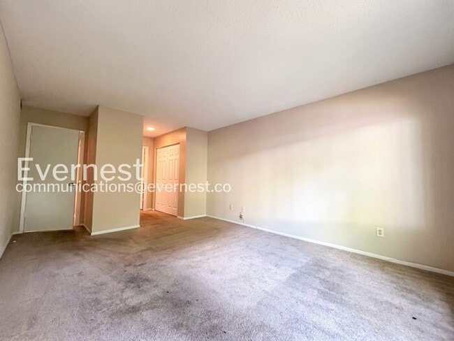 Building Photo - Spacious 2 Bed, 2 Bath Condo with Modern Amenities / No Pets Allowed / Available Now!