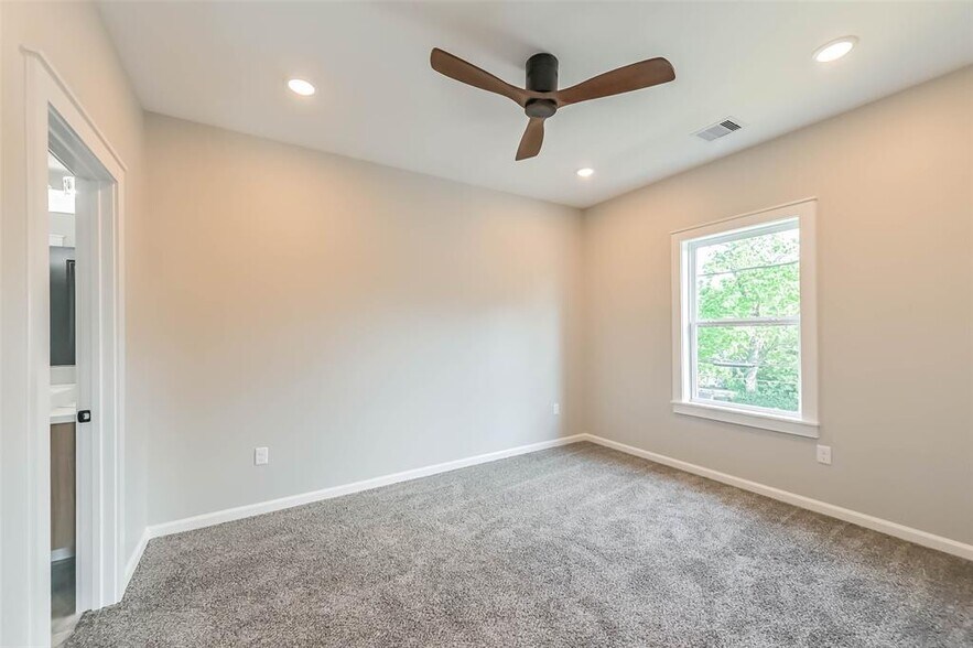 Building Photo - 4721 Mallow St