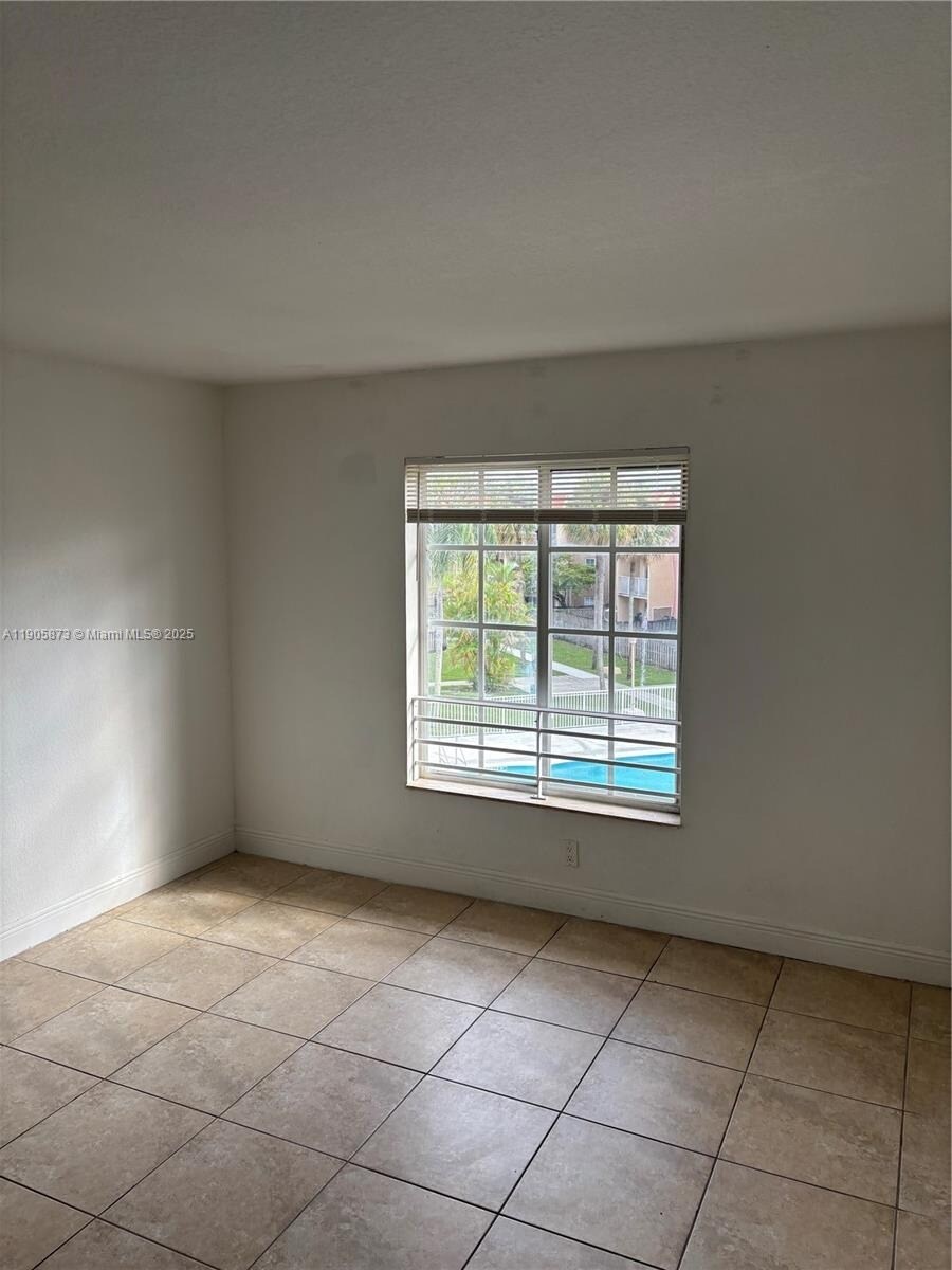 Building Photo - 5231 Geneva Way