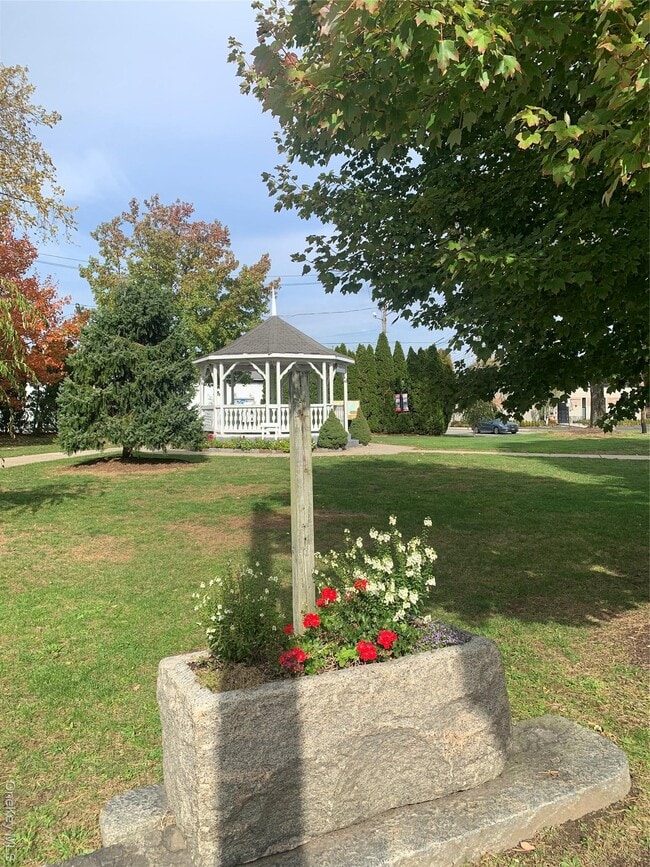 Building Photo - 23 Doxbury Ln