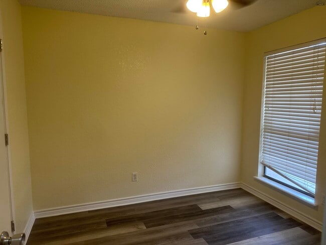 Building Photo - 2 Bayberry Ct