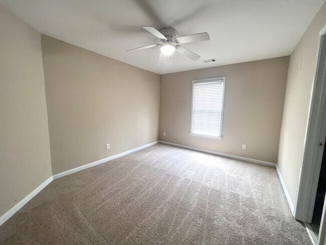 Building Photo - 137 Towne Park Dr