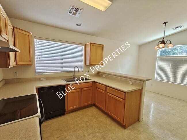 Building Photo - 7862 W Sacramento Hill Dr