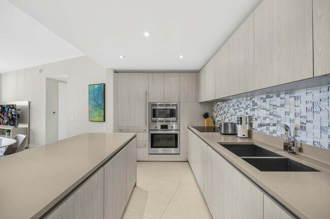 Building Photo - 4111 S Ocean Dr