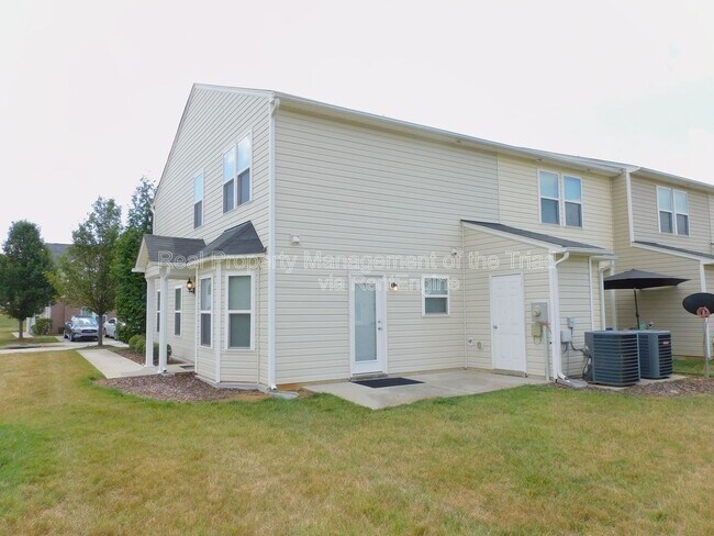 Building Photo - 415 Hidden Brook Ln