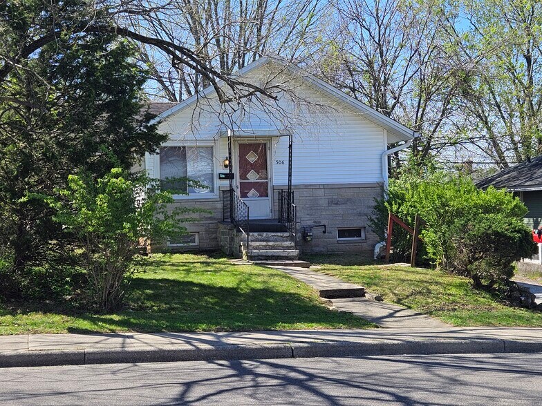 Building Photo - 506 E Hillside Dr