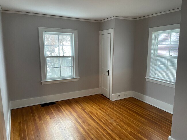 Building Photo - Charming Dutch Colonial Style Heritage Hill Home