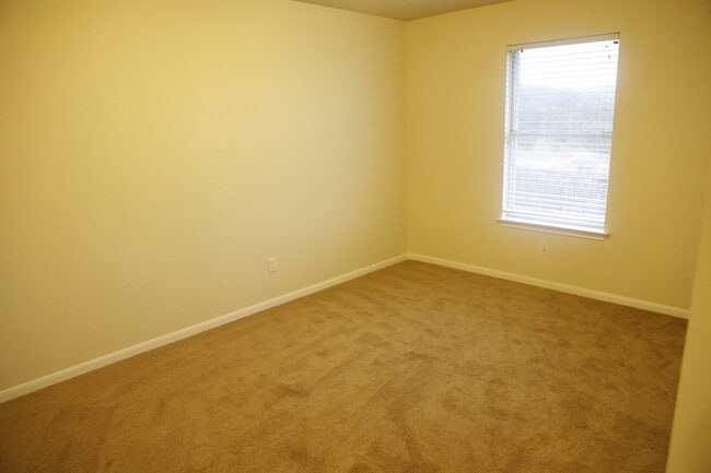 Building Photo - Fabulous 3/2.5   Home in Circle C - Great Views, Yard, Beautiful Home!