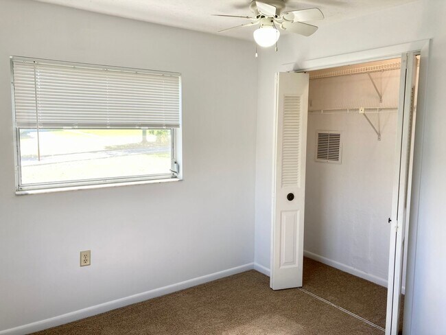 Building Photo - 2 bedroom, 1.5 bath home with carport