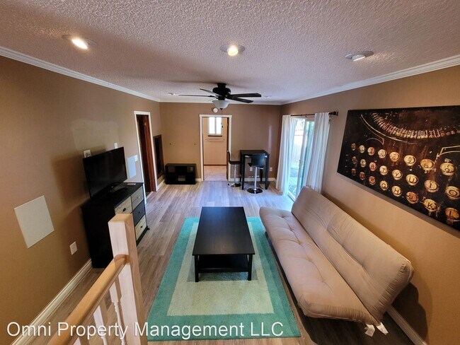 Building Photo - 3 br, 2 bath House - 724 B Street