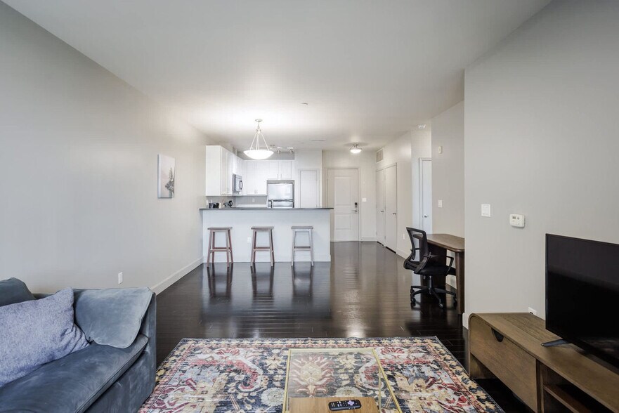 Building Photo - 121 E Freedom Way