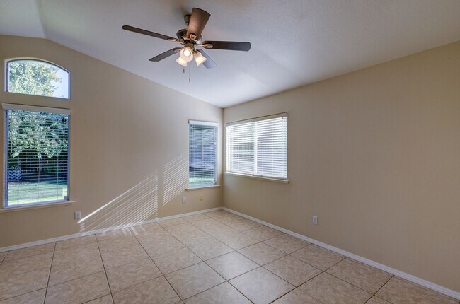 Building Photo - 5654 Violet Ave