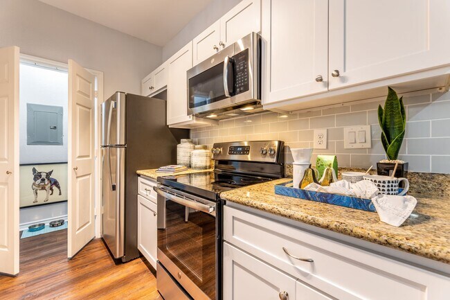 Primary Photo - Lakeside Living with 1 Month Free!