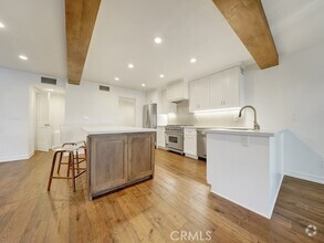 Building Photo - 458 Gaviota