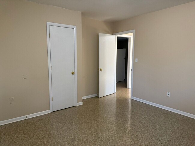 Building Photo - 5200 John Hall Rd