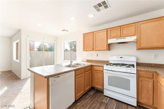 Building Photo - 4045 Puebla St