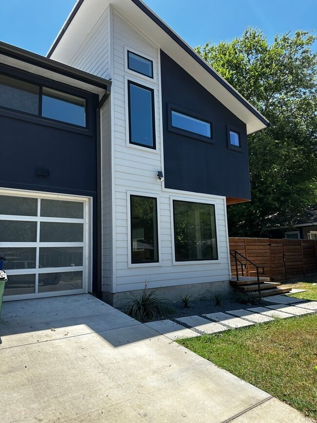 Building Photo - TX-AUS-113DEN