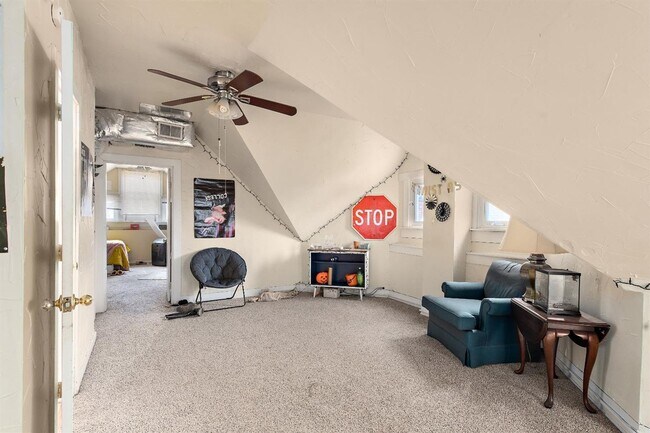 Building Photo - 2317 Victor St