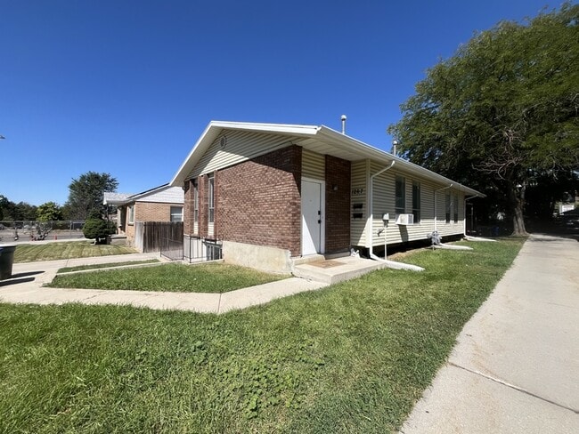 Building Photo - 1265 Crandall Ave S