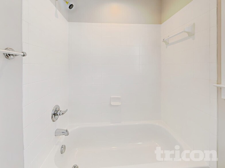 Building Photo - 150 E Morehouse Ave