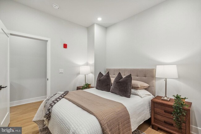 Building Photo - 6910 Ridge Ave