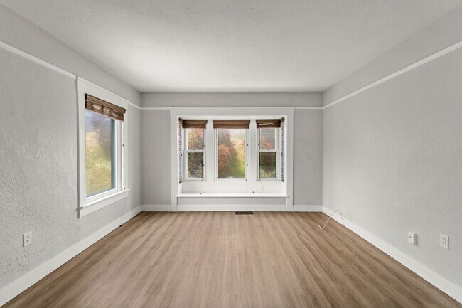 Building Photo - 531-535 W Juniper Street