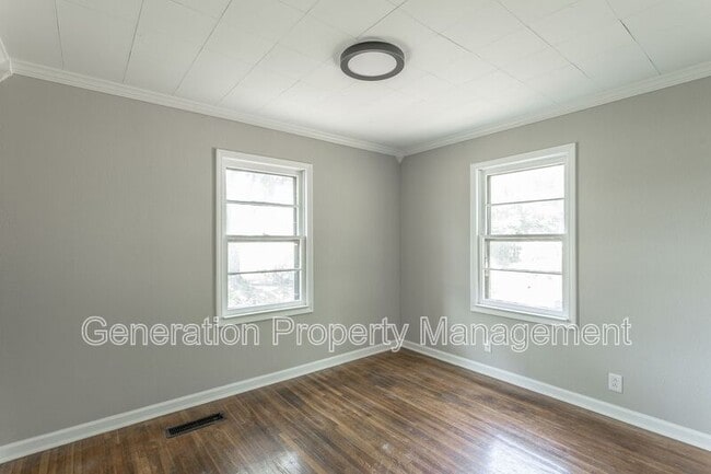 Building Photo - 5501 Rosemont Dr