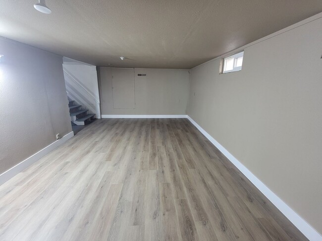 Building Photo - Bright & Spacious 2-Bedroom Duplex in Rich...