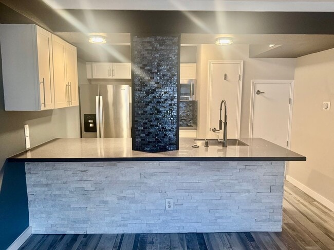 Building Photo - 829 Wax Myrtle Ln