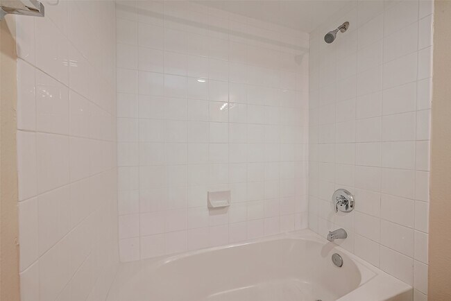 Building Photo - 8415 Hearth Dr