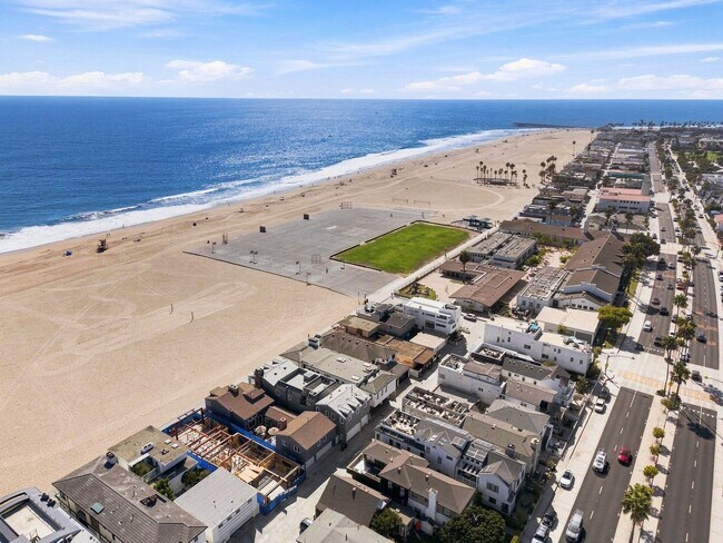 Building Photo - 1228 W Oceanfront