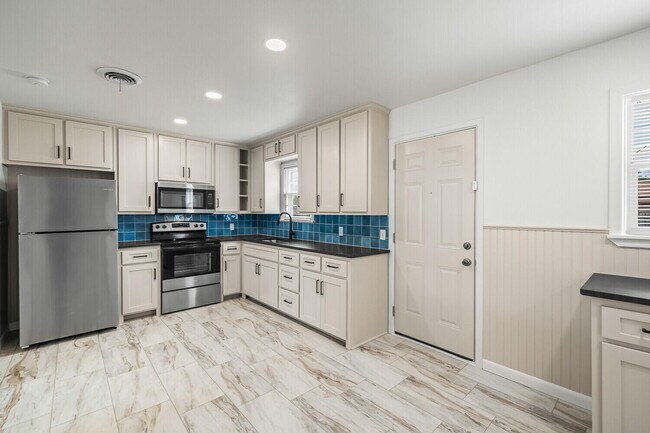 Building Photo - 4823 9th St
