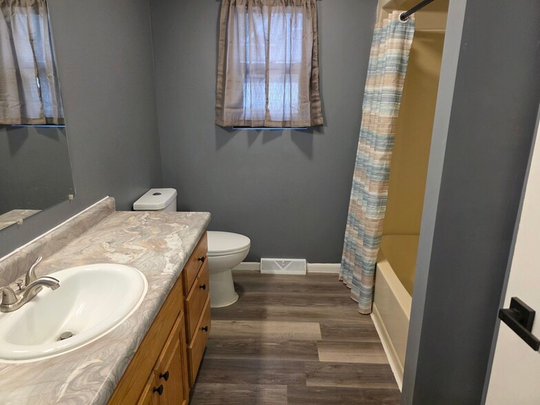 Bathroom - 1207 E 14th St