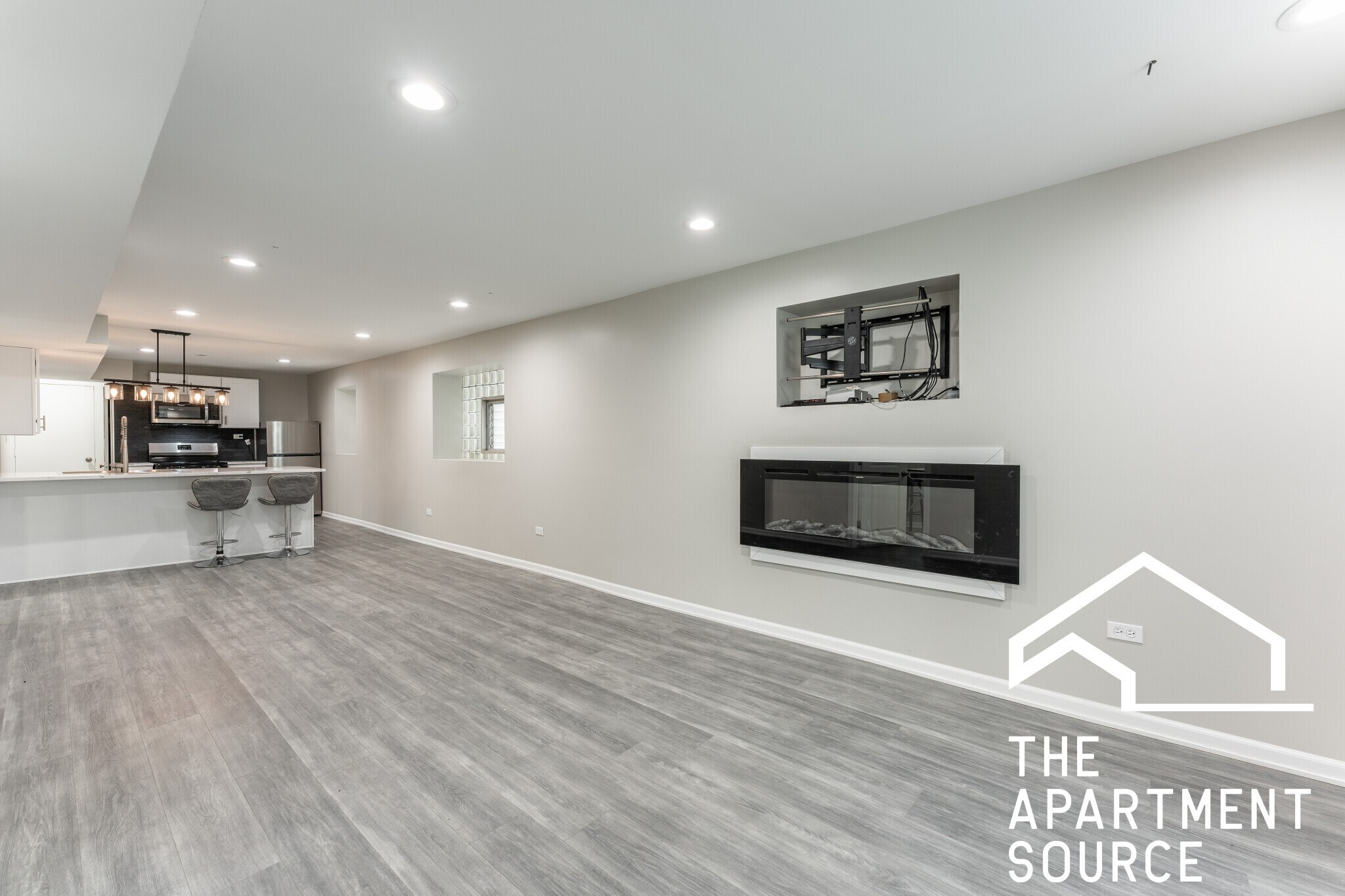 Building Photo - 2853 W Dickens Ave