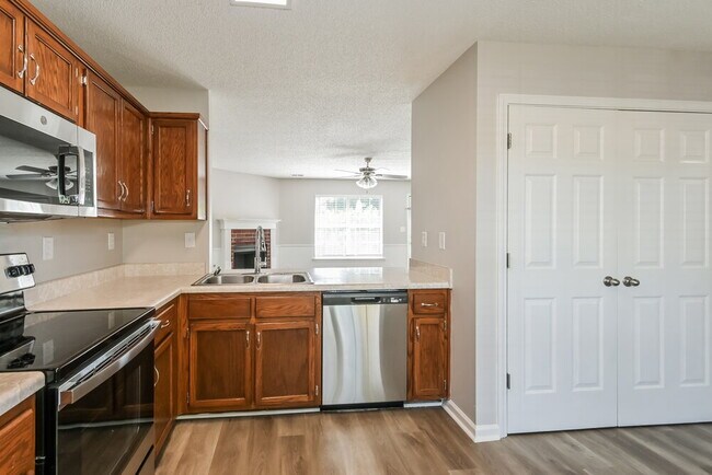 Building Photo - 6422 Manchester St