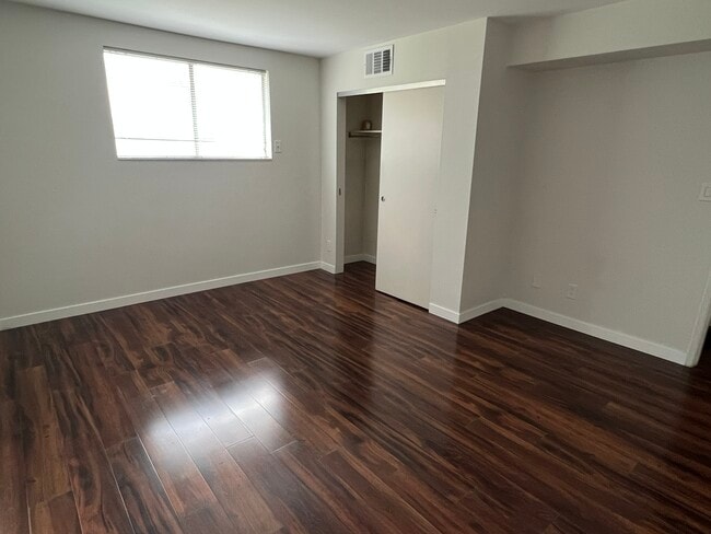 Building Photo - 1168 S Foothill Dr