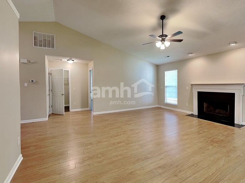 Building Photo - 555 Whistling Swan Dr