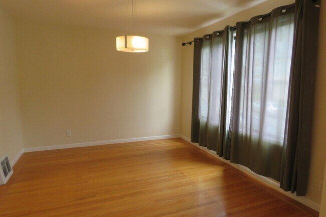 Building Photo - 49 Dellbrook Ave