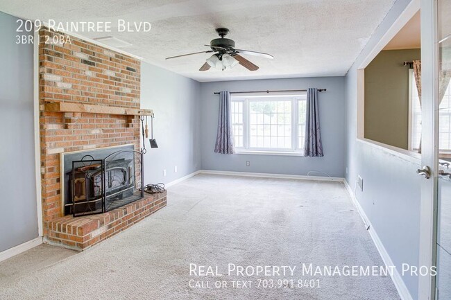 Building Photo - 209 Raintree Blvd