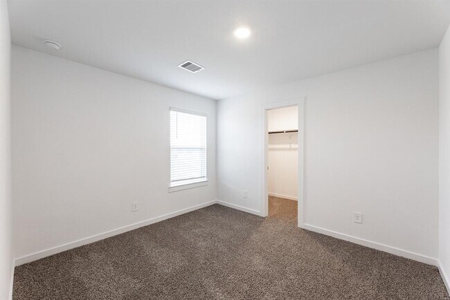 Building Photo - 31702 Whittis Hl Wy