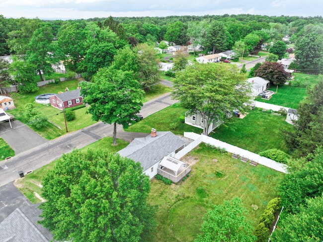 Building Photo - 31 Varno Ln