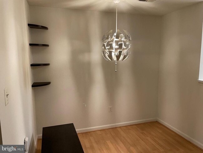 Building Photo - 1055 Gardenview Loop