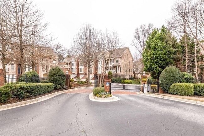 Building Photo - 1446 Wembley Ct NE