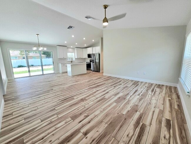 Building Photo - 11 Dogwood Drive Trail