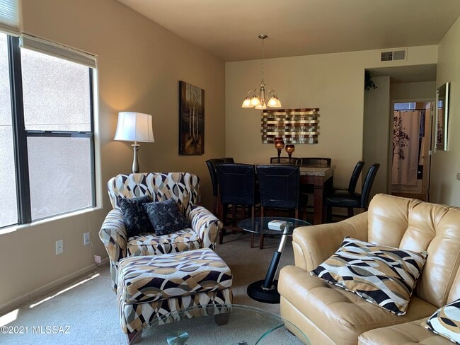 Building Photo - 6655 N Canyon Crest Dr