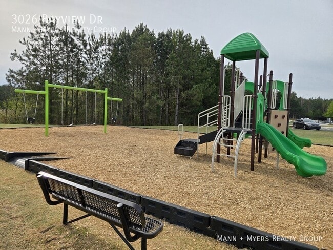 Building Photo - 3026 Bayview Dr