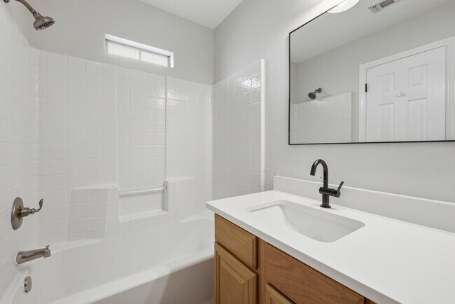 Building Photo - 3840 Oldenburg Ln